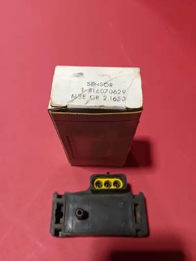 Detroit Diesel Series 60 Turbo Boost Sensor for DDEC 3 engines. New in original packaging.