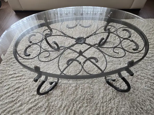 Living room set with coffee table two side table with two floor in Couches & Futons in Markham / York Region - Image 6