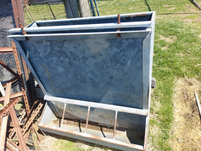 Creep, Grain, Feeders in Livestock in Hamilton - Image 3