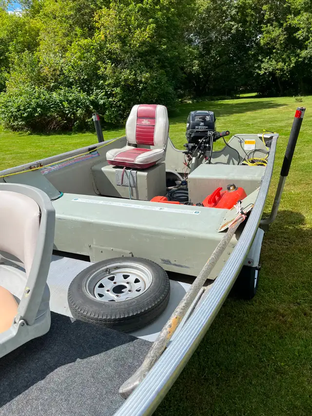 2016 14ft Lowe Fishing Boat w/ 20HP Mercury 4-Stroke, & Trailer in Powerboats & Motorboats in Sudbury - Image 5