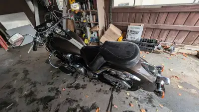 2007 Vulcan 900. Lots of extra goodies with this one, it's got new tires on it. Needs a battery. Wil...