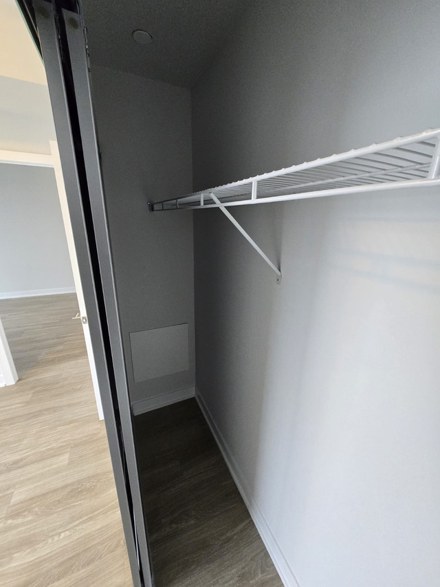 Beautiful 1 bedroom apartment in square one area in Long Term Rentals in Mississauga / Peel Region - Image 3