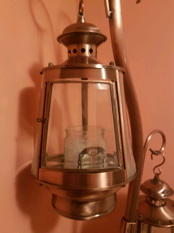 Candle lantern stand in Home Décor & Accents in St. Catharines - Image 2