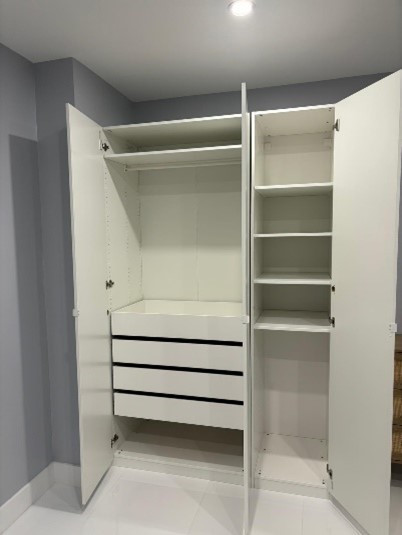 Dressing PAX IKEA avec 3 portes 770 $ dans Commodes et armoires  à Ville de Montréal