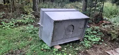 Tonne Eau en bon état idéal pour ramasser eau érable sur chaudière 250 gallons Contient filtreur au...