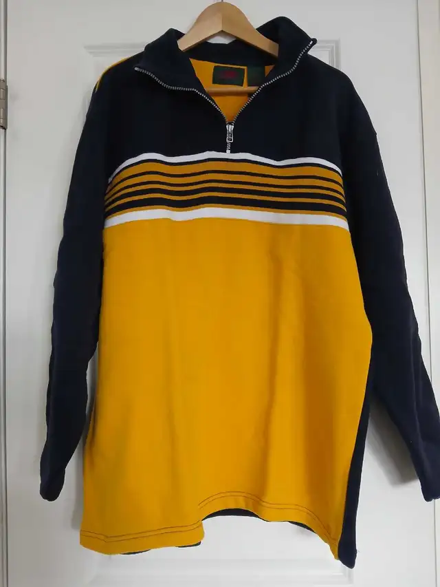 Size Medium - Oversize Pullover in Men's in St. Catharines - Image 2