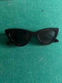 Women’s Black Glasses 