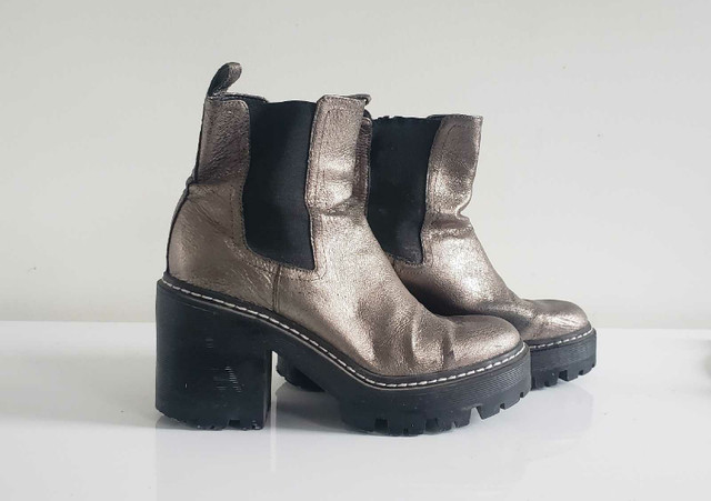 Metallic Leather Chunky Heel Lig Sole Boot - Size 6.5 / 7 in Women's - Shoes in City of Toronto - Image 2