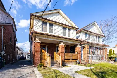 Entire House for Rent in Downtown Toronto (4+1bedrooms, 3 baths)