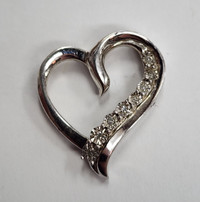 2.847g 925 Silver Heart Pendant w/Small White Stones