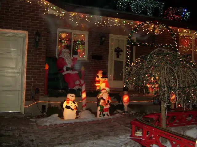 Vtg TPI Blow Mold Santa with Elves 31" Tall in Outdoor Décor in Kitchener / Waterloo - Image 5