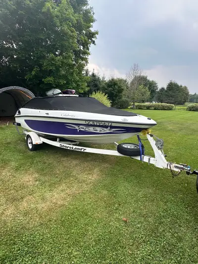 Bateau open deck Celebrity 18" Moteur et pied Mercruiser 3.0L / LX ( 832 heures ) Banc aucune déchir...