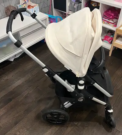 In good condition, bugaboo Lynx stroller with all accessories for summer and winter.