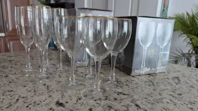 4 flûtes à champagne et 4 verres à vin neuf , View more