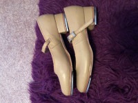 Girls beige tap shoes size 5.5