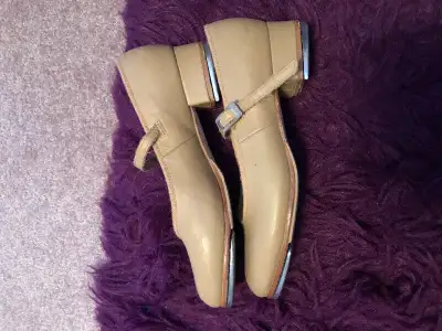 Girls beige tap shoes size 5.5, View more