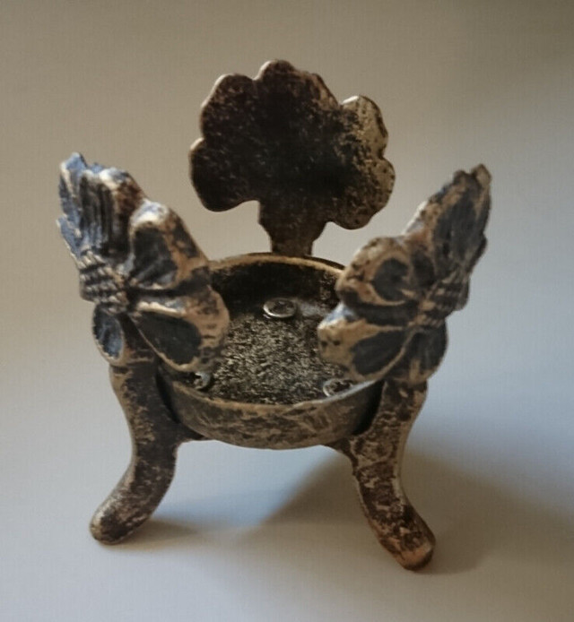 Vintage Cast Iron Floral Footed Tea Light Candle Holder in Arts & Collectibles in Oshawa / Durham Region - Image 4