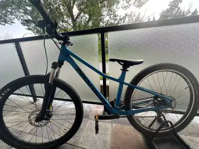 frame size in image Wheel size: 27.5 It’s chain a is a little rusted and brakes are a little squeaky...