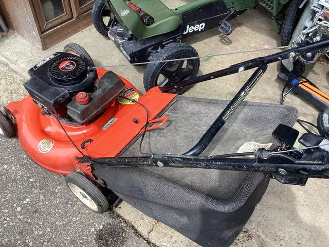 Craftsman Lawnmower in Lawnmowers & Leaf Blowers in Kitchener / Waterloo - Image 3