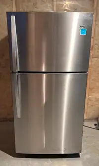 BRAND NEW Whirlpool® 33" Wide Top-Freezer Refrigerator