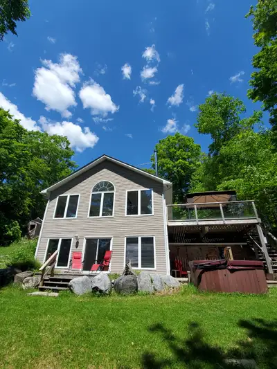 Pattserson Lake Cottage! 1 hour to Ottawa, Sleeps 6, View more
