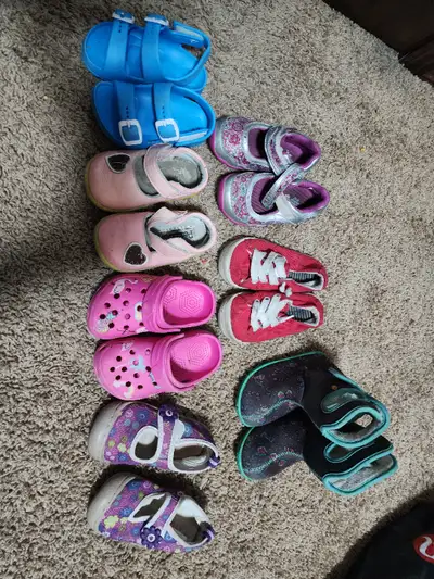 Girls shoes size 6 to 9, View more
