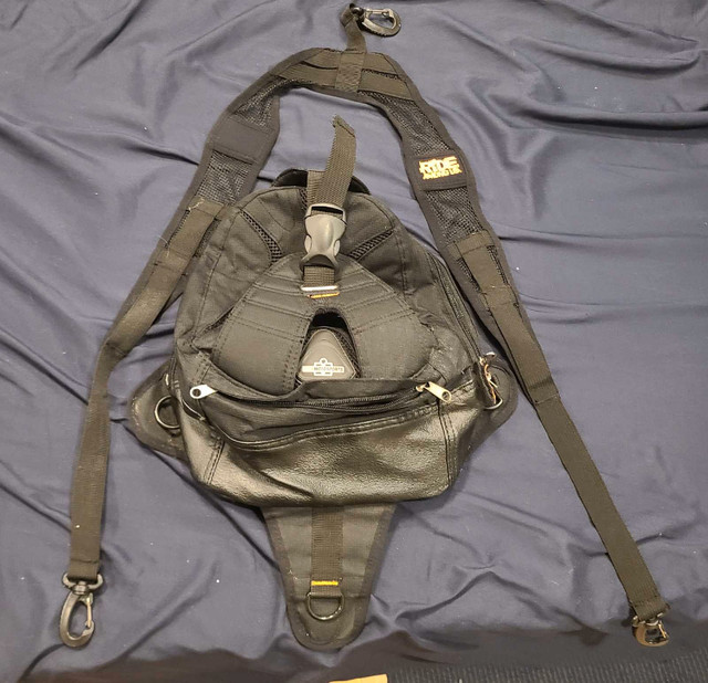 Icon Primer Motorcycle Tank Bag in Other in City of Toronto - Image 2