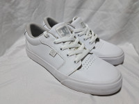 DC Anvil New Mens shoes Size 9 white on white