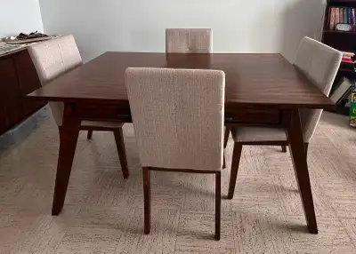 Dinning room set, 4 chairs in excellent /ensemble salle à manger, View more