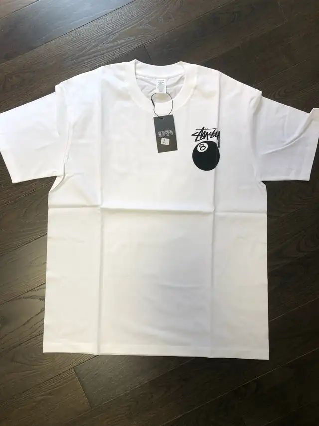 Stussy T-shirt in Men's in Markham / York Region - Image 3