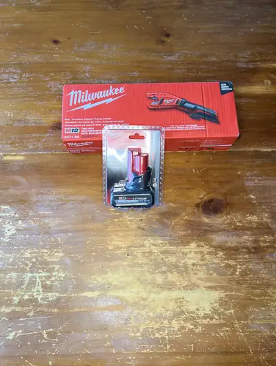 M12 Milwaukee copper tube cutter with 5.0 battery, View more