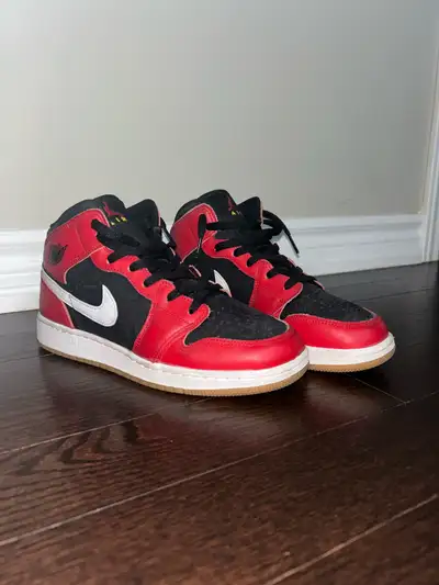 Jordan 1 Red/Black mids, View more