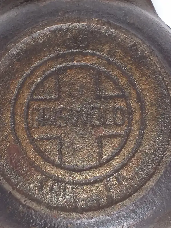 Vintage Griswold Miniature Cast Iron Ashtray Frying Pan in Arts & Collectibles in Kitchener / Waterloo - Image 4