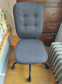 Swivel office chair