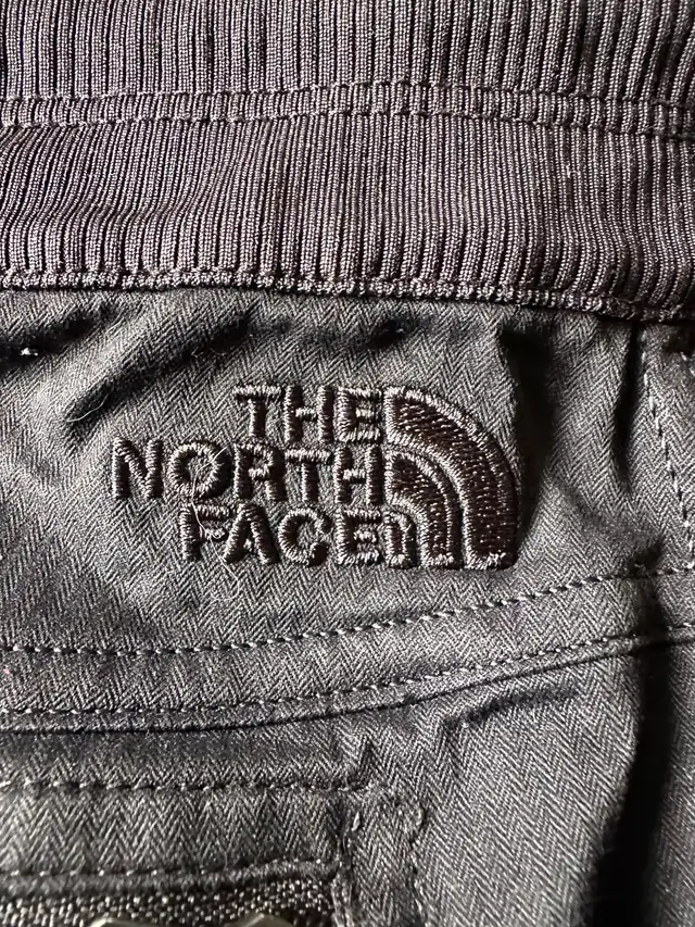 The North Face Aphrodite 2.0 Pants - Medium in Women's - Bottoms in Calgary - Image 2