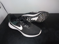 Running Shoes Mens Womens Black White Red  Nike Under Armour Goo
