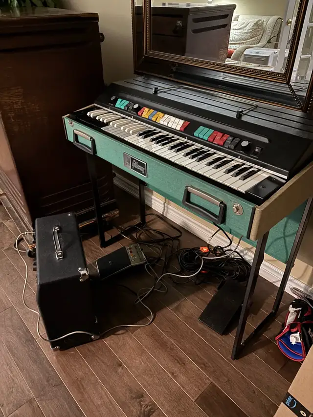 Mint Condition Gibson G-101 Keyboard/Organ in Pianos & Keyboards in Oakville / Halton Region - Image 4