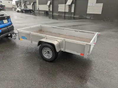 Belle remorque dompeur 50x96 pouce interieur (4.2x8 pieds) ,neuve, en aluminium, capacite de 2200lbs...