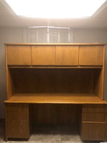 Office furniture in Desks in Calgary