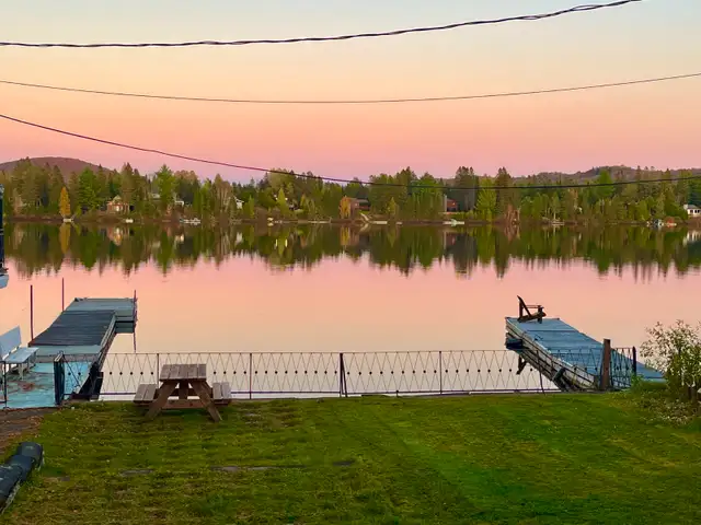 Lantier Lake Front Chalet in Quebec in Canada - Image 10