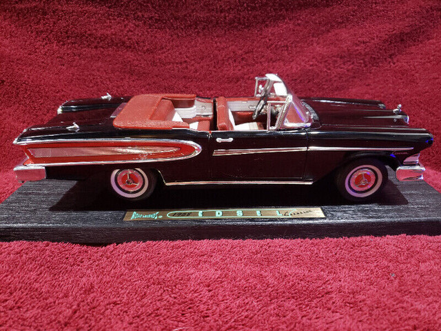 Road Legends 1958 Edsel Citation Convertible 1:18 Scale Die cast in Arts & Collectibles in Sarnia - Image 2