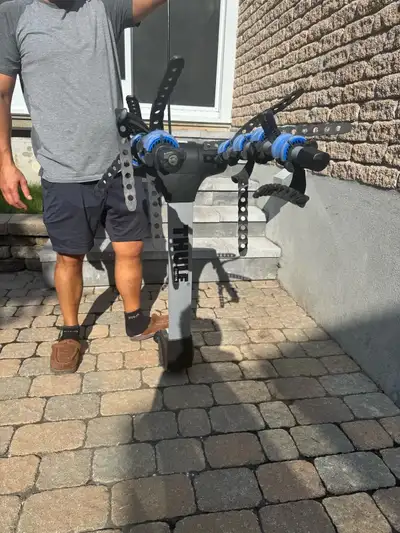 Je vends un porte-vélos Thule en excellent état. Ce porte-vélos est conçu pour transporter jusqu'à 4...