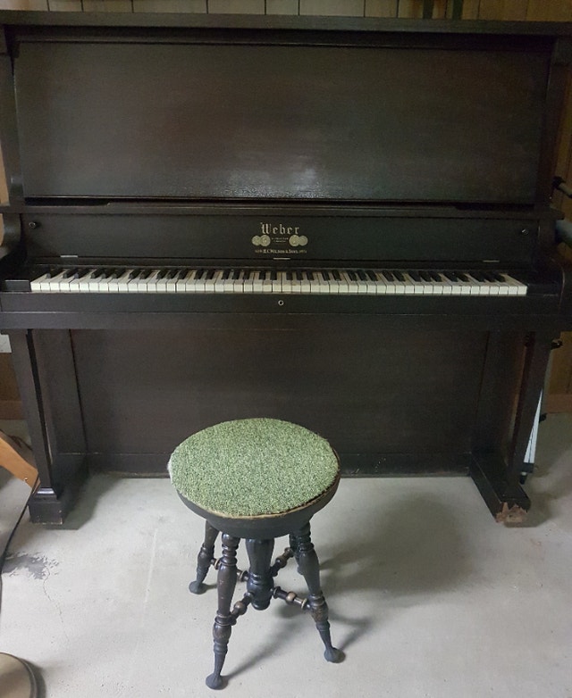 Vintage upright er Piano with stool Pianos et claviers Granby Kijiji