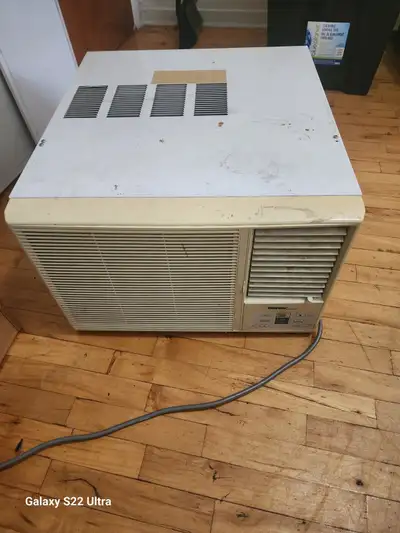 A donner. Climatiseur de fenêtre. Largeur 55cm environ., View more