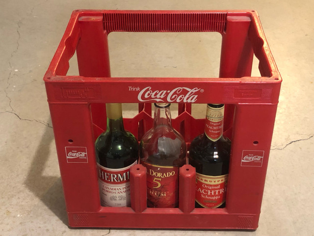 Sturdy plastic bottle crates for storage or transport in Storage & Organization in Barrie - Image 2