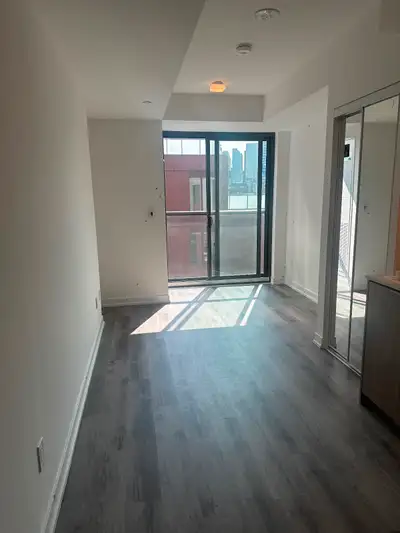 Furnished Condo for Rent – 1 Bed LPH at 28 Eastern Ave | $1,899/