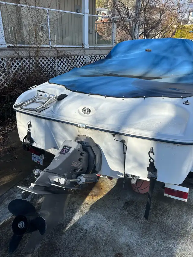 17 foot Sunbird Boat with Low Hours Volvo Inboard in Powerboats & Motorboats in Kelowna - Image 5