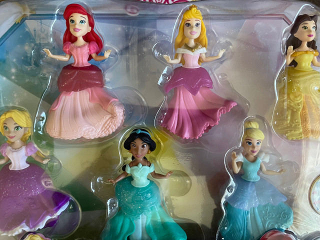 Disney princesses.  Ensemble de 6 poupées.  3+ans.  Neuf. in Toys in La Ronge - Image 3