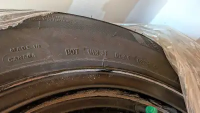 These Michelin X-Ice winter tires in size 225/65 R17 are in excellent condition, showing minimal sig...