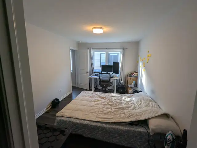 Large Furnished Bedroom - Utilities Included ($900) in Long Term Rentals in Ottawa - Image 5